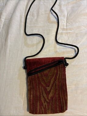 Red & Gold Textured Crossbody Pouch